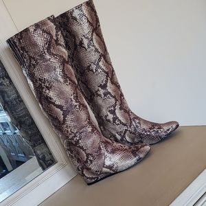 COLIN STUART SNAKESKIN DESIGN WEDGE BOOTS SZ 5